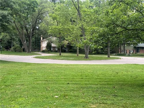 25853 Euclid Chagrin Parkway, Richmond Heights, OH, 44143 | Card Image