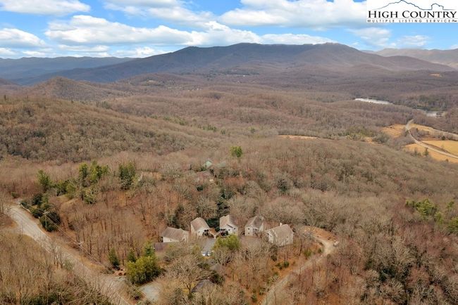 201 - 164 Evergreen Springs Ct, Condo with 2 bedrooms, 3 bathrooms and null parking in Blowing Rock NC | Image 11