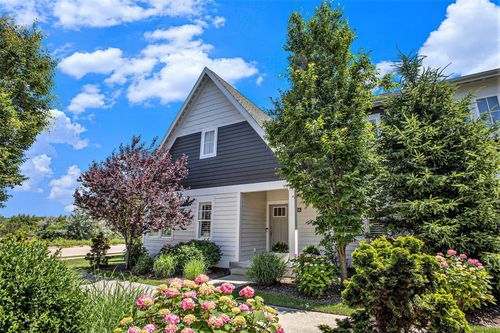 956 Whitwam Dr, Saint Joseph, MI, 49085-1551 | Card Image