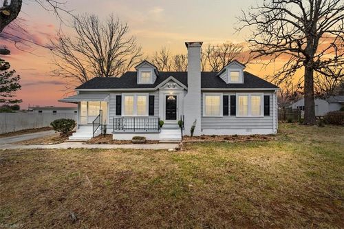 131 Hawthorne Dr, Asheboro, NC, 27205-7613 | Card Image