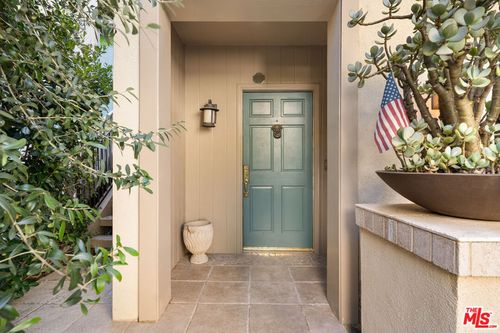 9970 Westwanda Dr, Beverly Hills, CA, 90210-1427 | Card Image