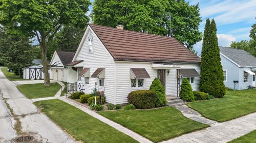 2015 Van Buren St, New Holstein, WI, 53061-1118 | Card Image
