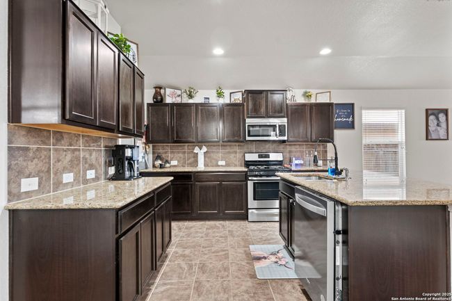 9814 Selestat Pt, House other with 3 bedrooms, 2 bathrooms and null parking in Schertz TX | Image 7