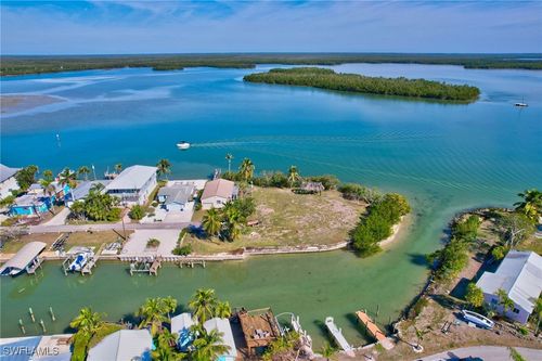 105 Bayshore Way, GOODLAND, FL, 34140 | Card Image