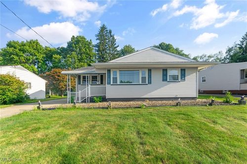 1119 Doris Dr, Hubbard, OH, 44425-1215 | Card Image