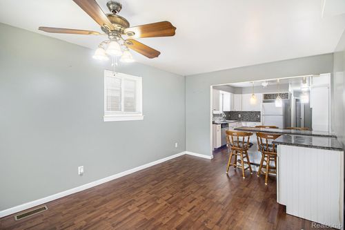 5613 Bedford St, Dearborn Heights, MI, 48125-3442 | Card Image