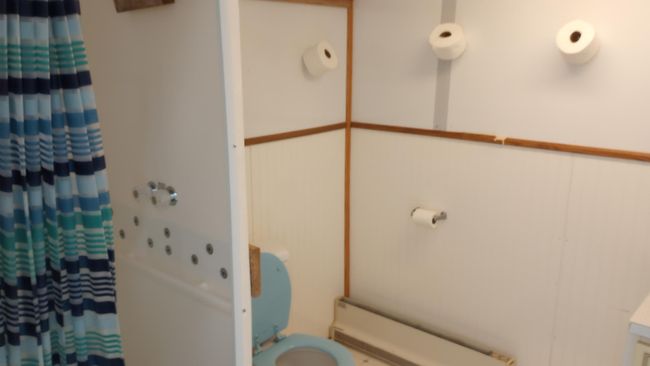 Common Area Bathroom | Image 15