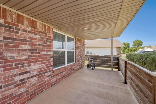 933 S Blackjack Ln, Mustang, OK, 73064-4629 | Card Image