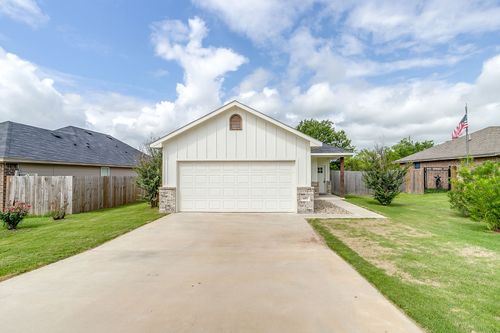 609 Mesquite Dr, Rio Vista, TX, 76093-3429 | Card Image