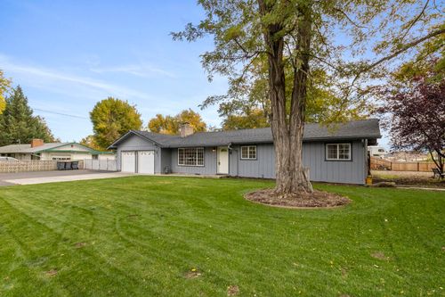 3220 Freeland Rd, Central Point, OR, 97502-1407 | Card Image