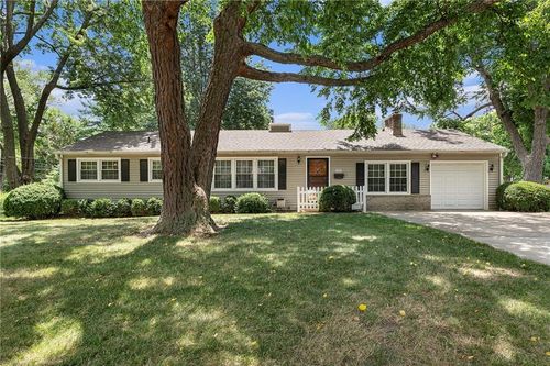 8201 W 89th St, Overland Park, KS, 66212-2918 | Card Image