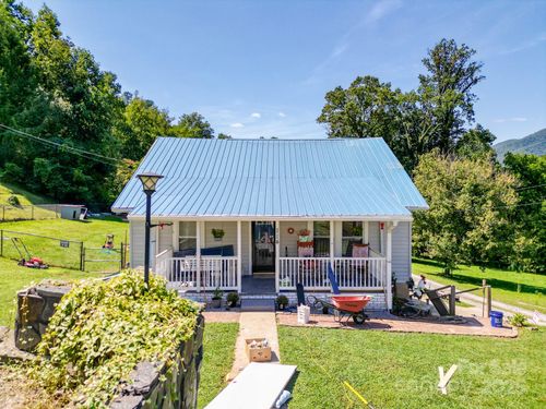 114 Walnut St, Marion, NC, 28752-6403 | Card Image