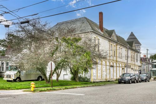 434 Main St, Greenport, NY, 11944-1426 | Card Image