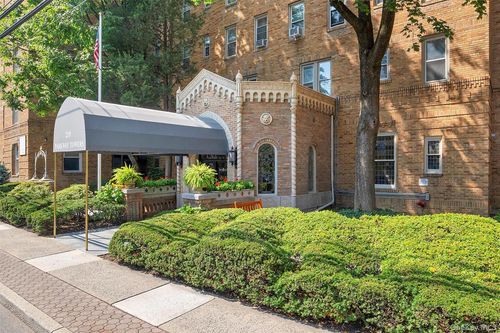 apt-5a-219 Bronx River Rd, Yonkers, NY, 10704-3711 | Card Image