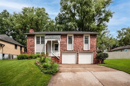 2409 Nw Salem Ct, Blue Springs, MO, 64015-2612 | Card Image