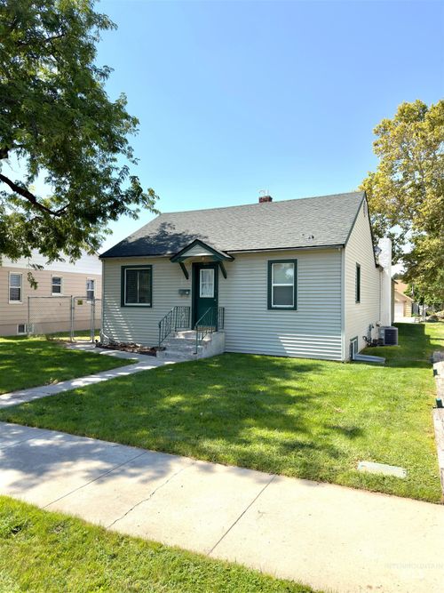 215 Juniper St, Nampa, ID, 83686-5123 | Card Image