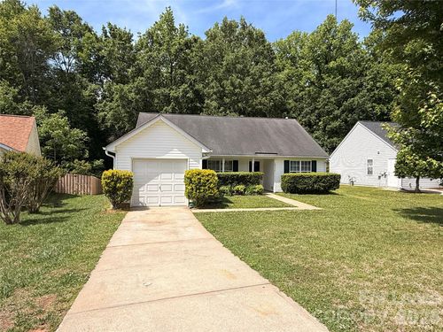 10553 Gold Pan Rd, Charlotte, NC, 28215-8637 | Card Image