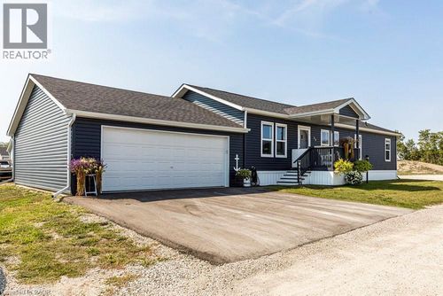 29 Hickory Hollow, Nanticoke, ON, N0A1L0 | Card Image