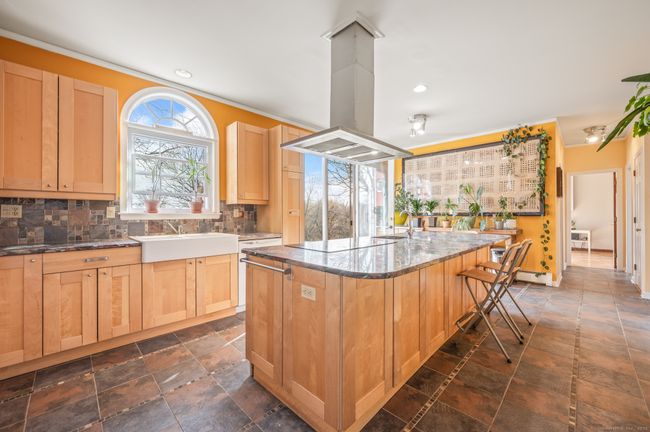 198 Town Line Hwy S, House other with 4 bedrooms, 2 bathrooms and 7 parking in Bethlehem CT | Image 17