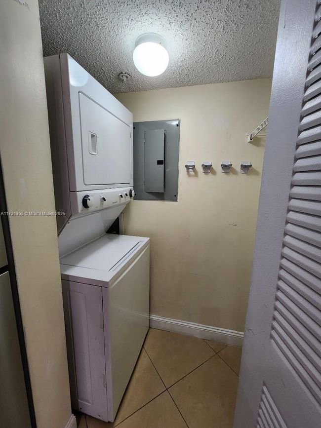 APT-129 - 2600 S University Dr, Condo with 3 bedrooms, 2 bathrooms and null parking in Davie FL | Image 27