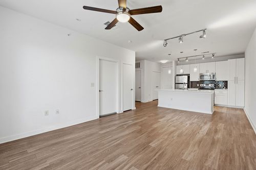 4016-1900 Barton Springs Rd, Austin, TX, 78704-1366 | Card Image