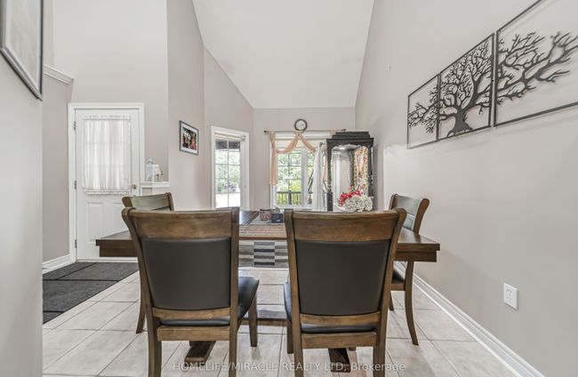 93 Lynch Cir, House attached with 4 bedrooms, 4 bathrooms and 2 parking in Guelph ON | Image 11