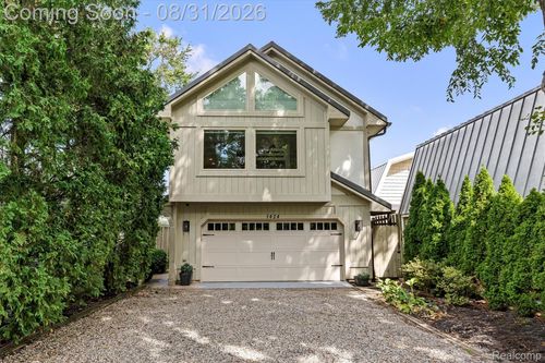 1424 W Oakley Park Rd, Commerce Township, MI, 48390-1141 | Card Image