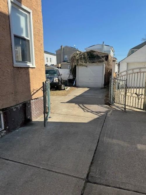 13747 232nd St, Laurelton, NY, 11413-2836 | Card Image