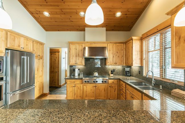 F15-26 - 12423 Lookout Loop, Home with 3 bedrooms, 3 bathrooms and null parking in Truckee CA | Image 6
