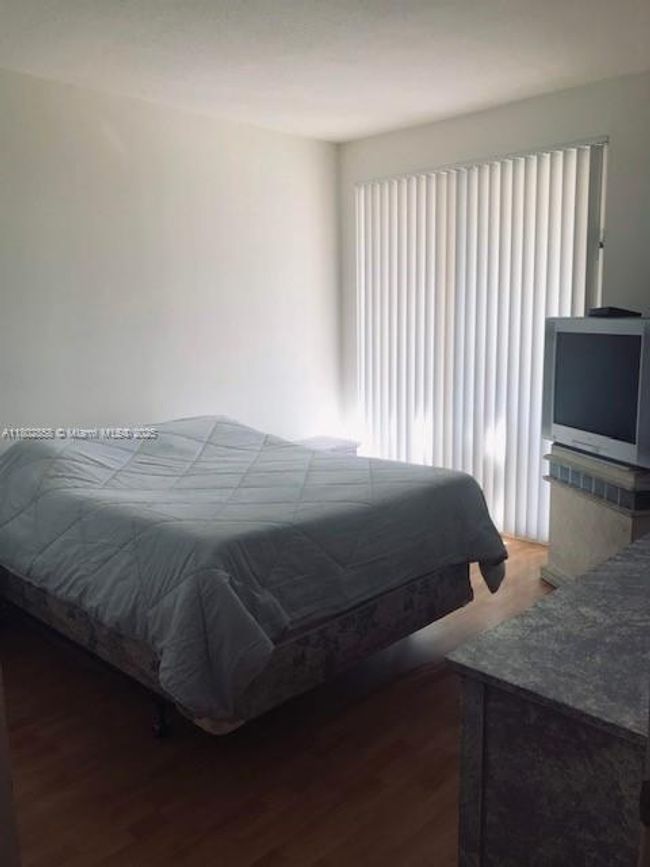 APT-12 - 9172 Collins Ave, Condo with 3 bedrooms, 2 bathrooms and null parking in Surfside FL | Image 9