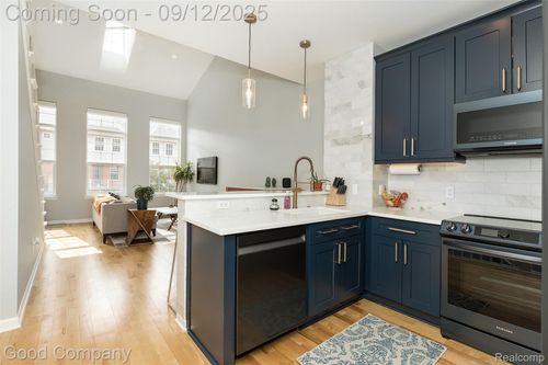 56729 Longhorn Dr, Shelby Twp, MI, 48316-5730 | Card Image