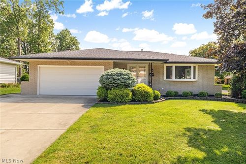 6145 Winchester Dr, Seven Hills, OH, 44131-2932 | Card Image
