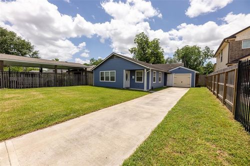 4942 Bataan Rd, Houston, TX, 77033-2604 | Card Image