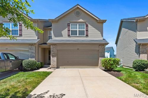 627 Country Heights Dr, Lake St Louis, MO, 63367-5831 | Card Image