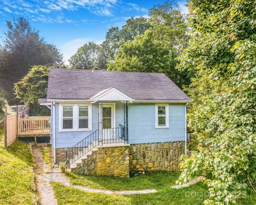 99 Little Oak St, Canton, NC, 28716-4057 | Card Image