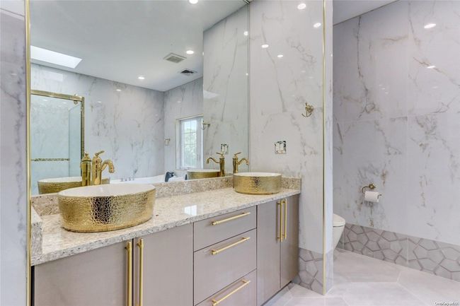 27 Ormond St, House other with 7 bedrooms, 8 bathrooms and null parking in Dix Hills NY | Image 13