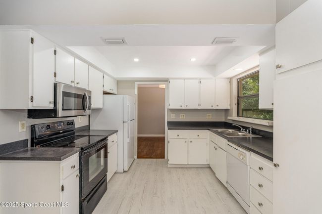 Kitchen | Image 7