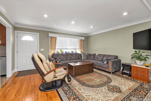 2463 Lindy Rd, Westbury, NY, 11590-6141 | Card Image