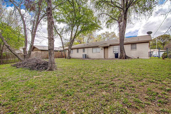 2020 Cliffside Dr, House other with 3 bedrooms, 2 bathrooms and null parking in Edgecliff Village TX | Image 23