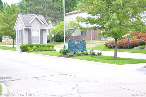 96-26949 Farmbrook Villa Dr, Southfield, MI, 48034-5710 | Card Image