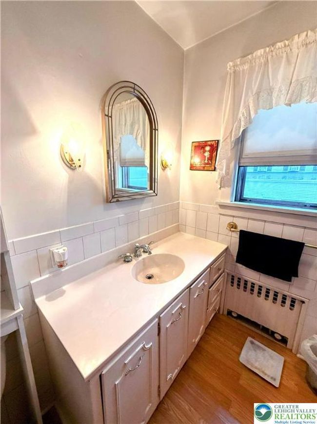 213 E Main St, House other with 4 bedrooms, 2 bathrooms and null parking in Pen Argyl PA | Image 18