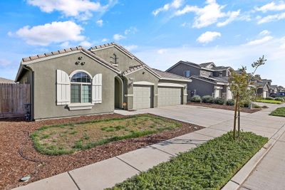 1210 Ridge Creek Estates Way, House other with 2 bedrooms, 2 bathrooms and null parking in Dinuba CA | Image 2