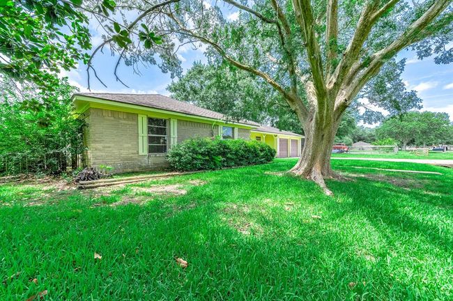 49 Robin Dr, House other with 3 bedrooms, 2 bathrooms and 2 parking in Alvin TX | Image 6