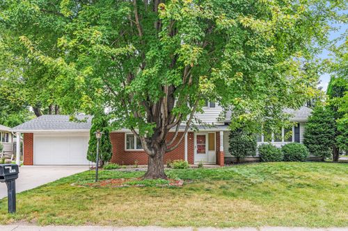 10100 39th Ave N, Plymouth, MN, 55441-1605 | Card Image