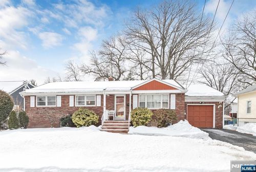 27 Madison Ave, Rochelle Park, NJ, 07662-4314 | Card Image