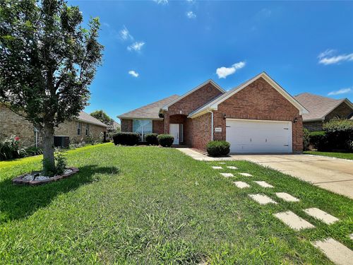 8000 Ranchvale Ln, Arlington, TX, 76002-4737 | Card Image