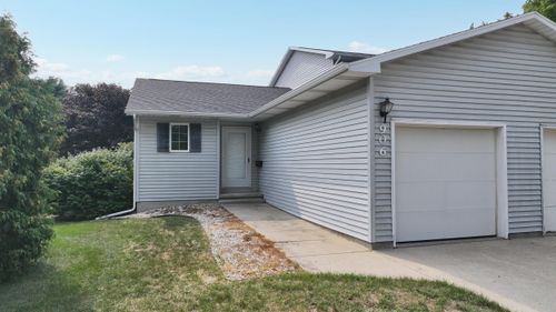 906 S Crapo St, Mount Pleasant, MI, 48858-3662 | Card Image