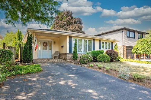 652 Ardleigh Cres, Burlington, ON, L7L4K8 | Card Image