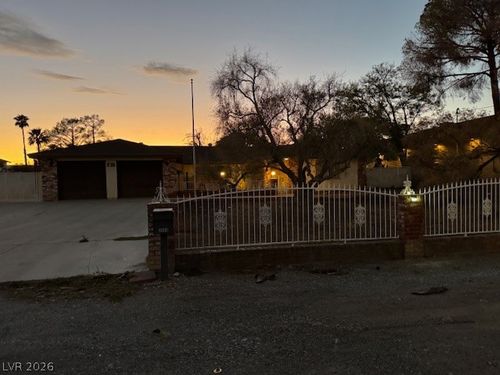 3055 Santa Margarita St, Las Vegas, NV, 89146-6534 | Card Image
