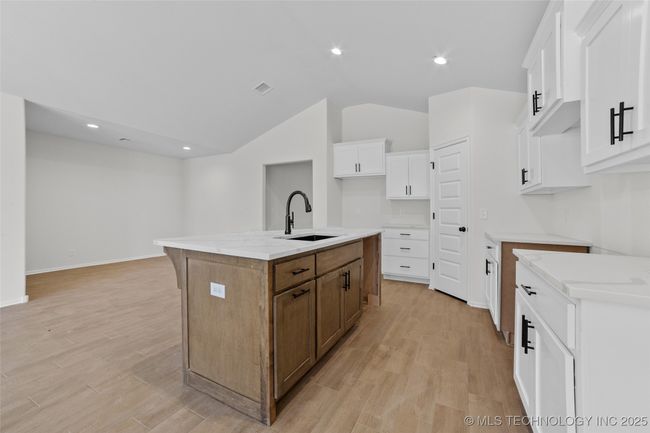 6517 S Butternut Ave, House other with 4 bedrooms, 2 bathrooms and null parking in Broken Arrow OK | Image 7